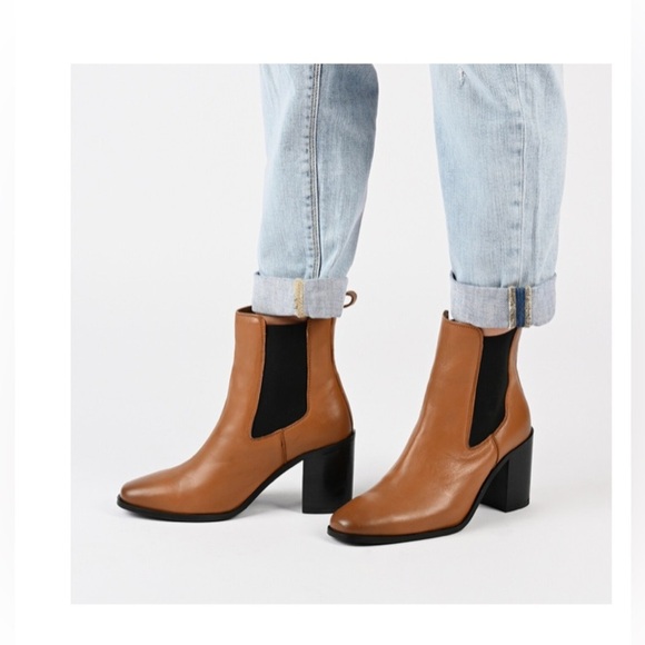 Journee Signature Rowann Chelsea Boot - Picture 7 of 12
